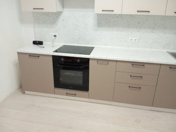 Кухонный гарнитур высокий Латте 3000 мм, Стол. 26 мм в Реж - rezh.mebel-e96.ru